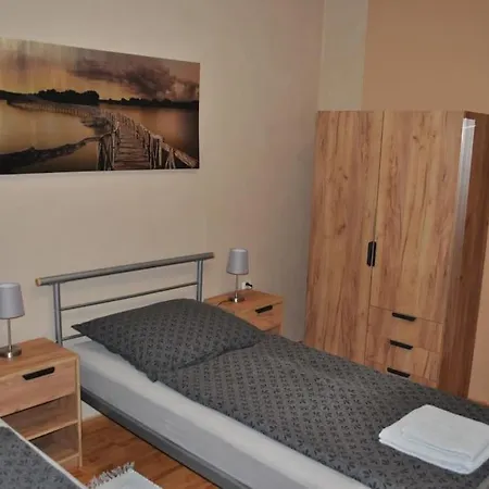 Na Ulici Jedlova 12 *