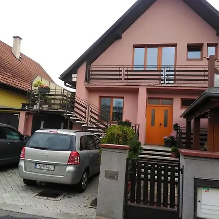 Na Ulici Jedlova 12 דירה